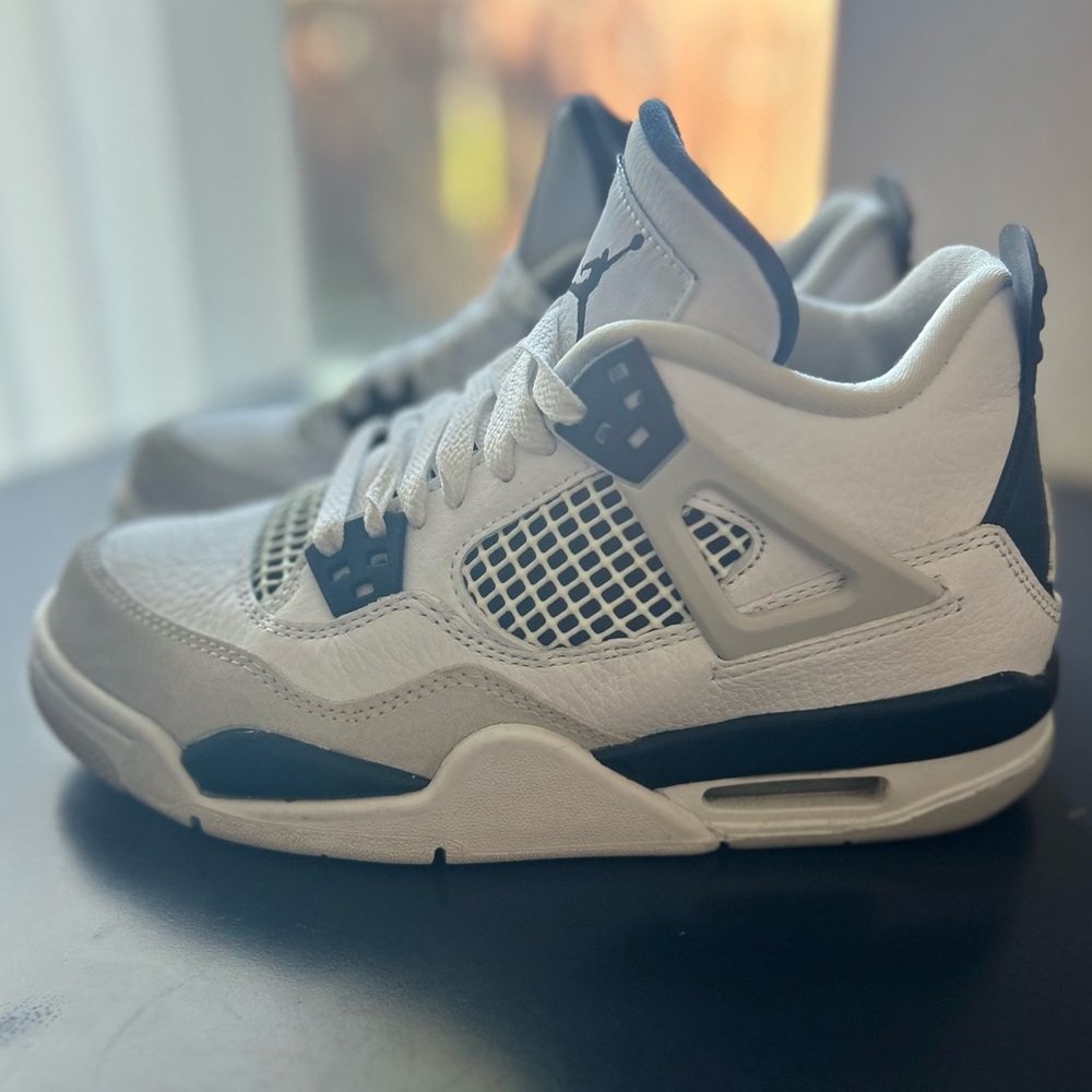 Nike Retro Jordan 4 - Like New!